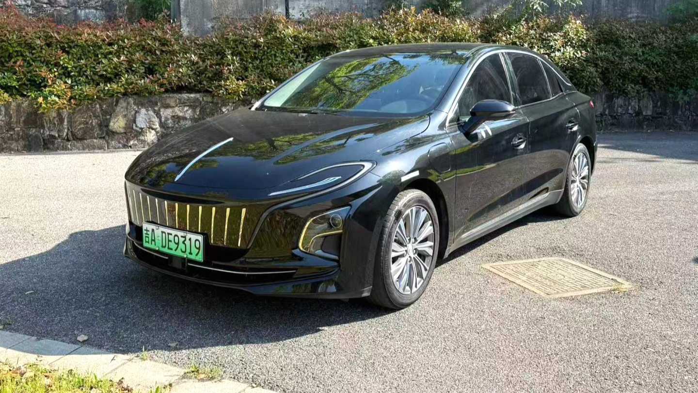 Hong Qi 2022 E-QM5 431km Charging Enjoyment Edition