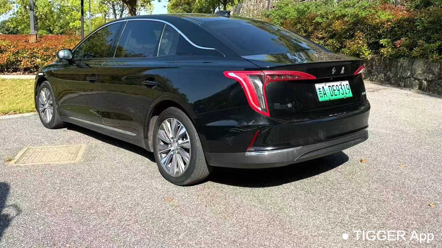 Hong Qi 2022 E-QM5 431km Charging Enjoyment Edition