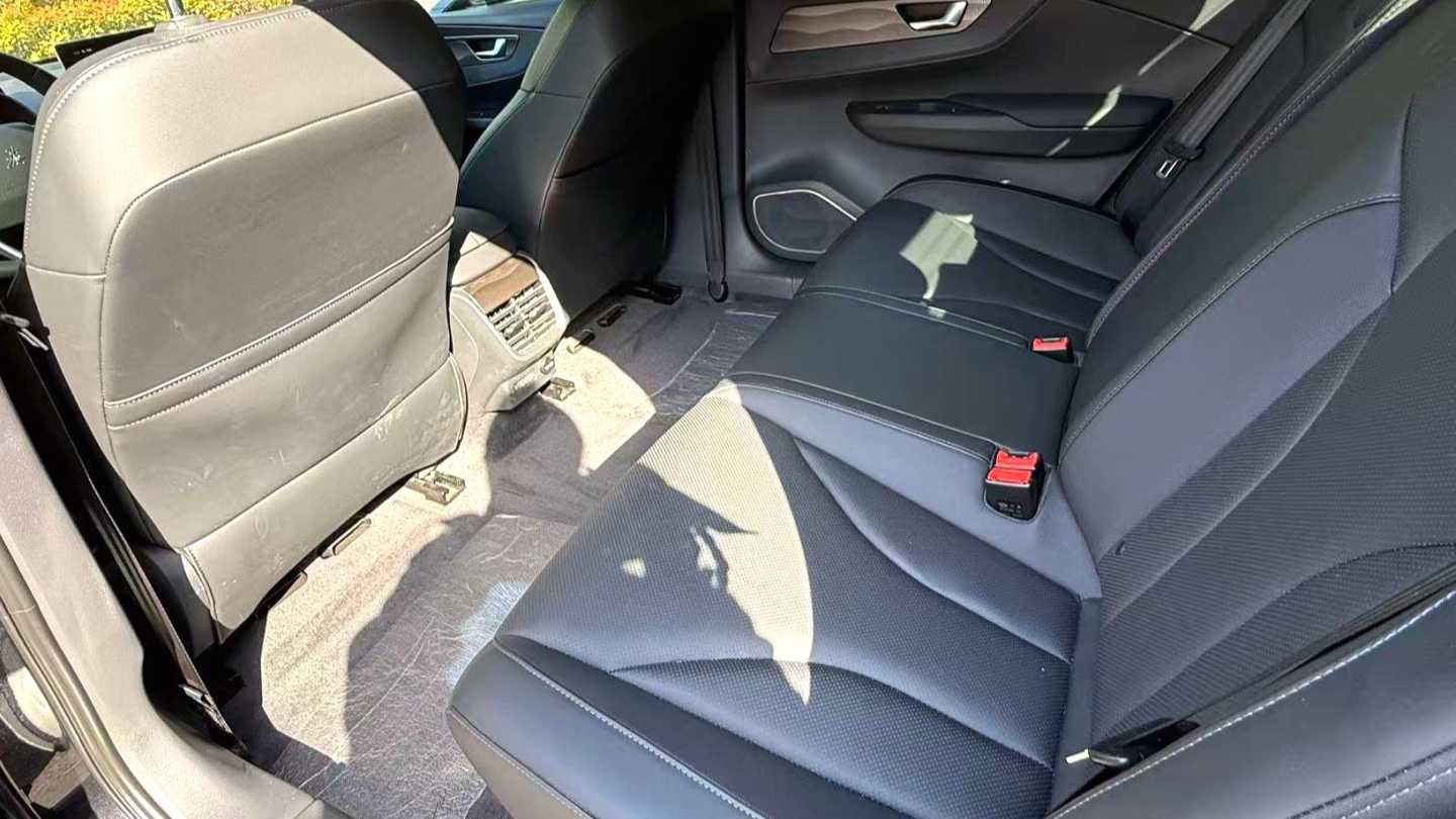 Hong Qi 2022 E-QM5 431km Charging Enjoyment Edition