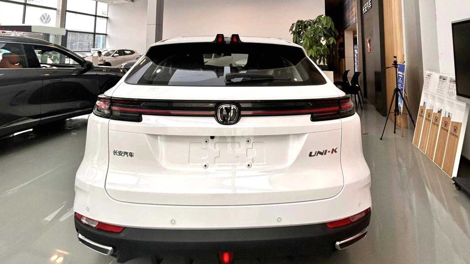 Changan 2023 UNI-K iDD‌ Smart iDD 1.5T 135km Smart Cool Model
