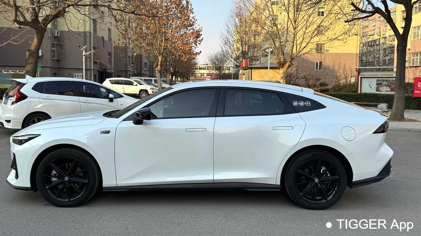 Changan 2023 UNI-V iDD‌ Smart iDD 1.5T 113km Smart Fun Edition (Fast Version)