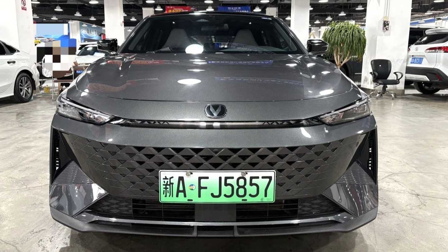 Changan 2024 UNI-V iDD‌ Blue Whale Intelligent Electric iDD 136km Smart Prestige Type