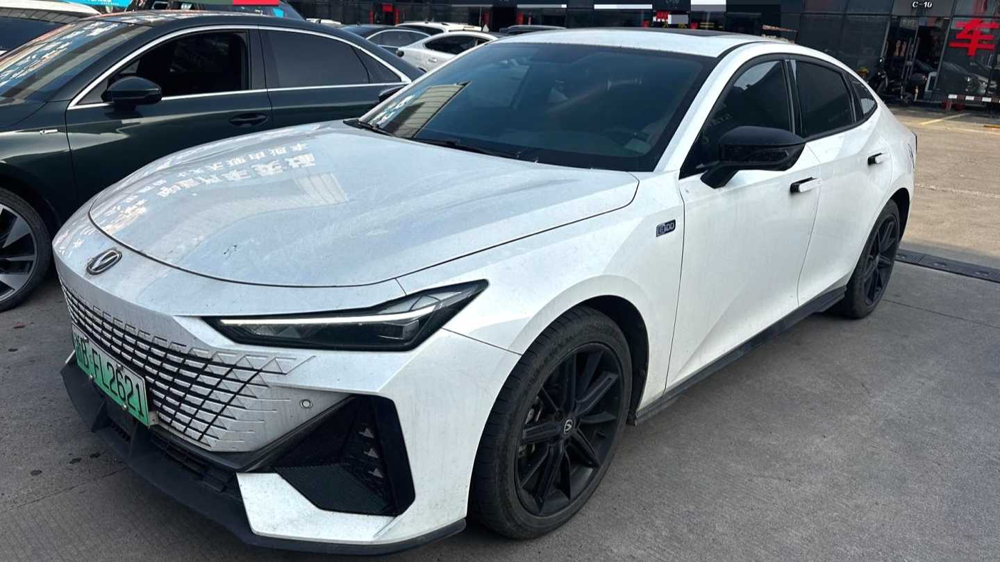 Changan 2023 UNI-V iDD‌ Smart iDD 1.5T 113km Smart Cool Model