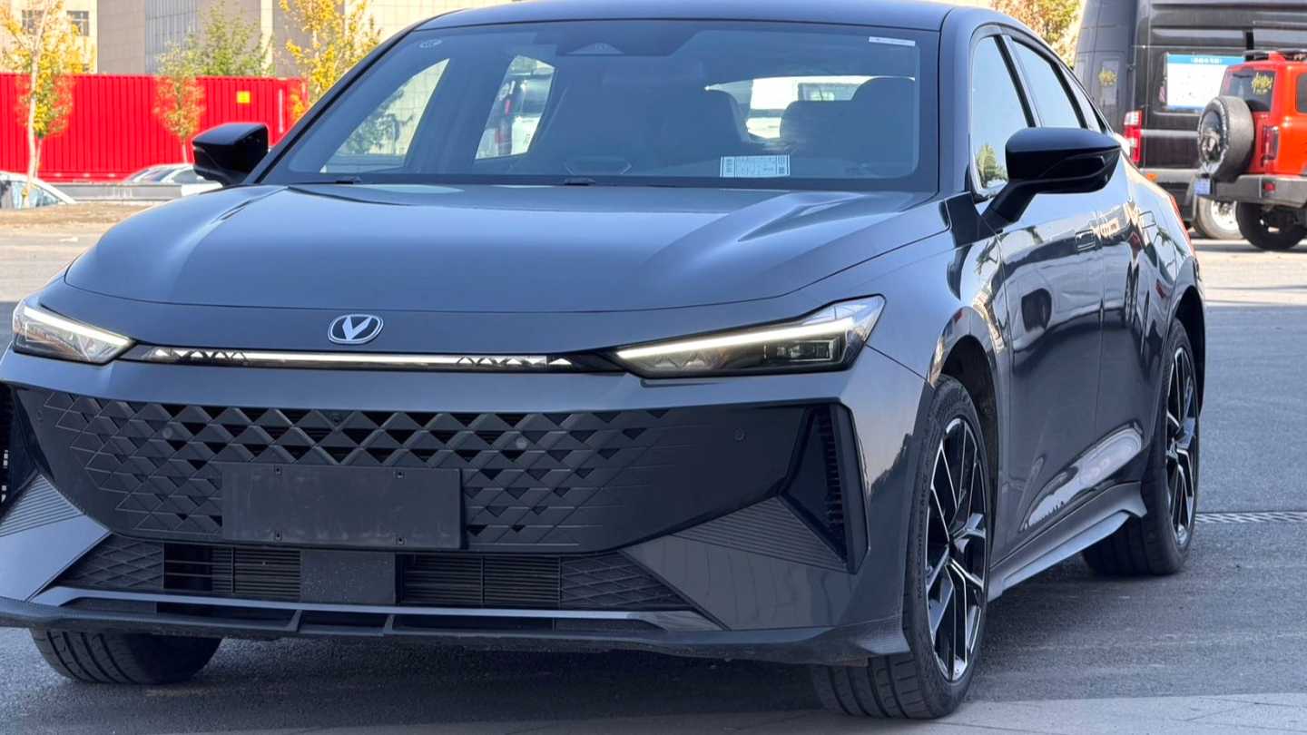 Changan 2024 UNI-V iDD‌ Blue Whale Intelligent Electric iDD 136km Smart Prestige Type