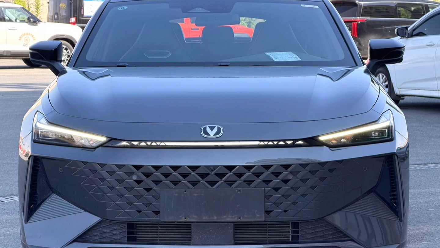 Changan 2024 UNI-V iDD‌ Blue Whale Intelligent Electric iDD 136km Smart Prestige Type