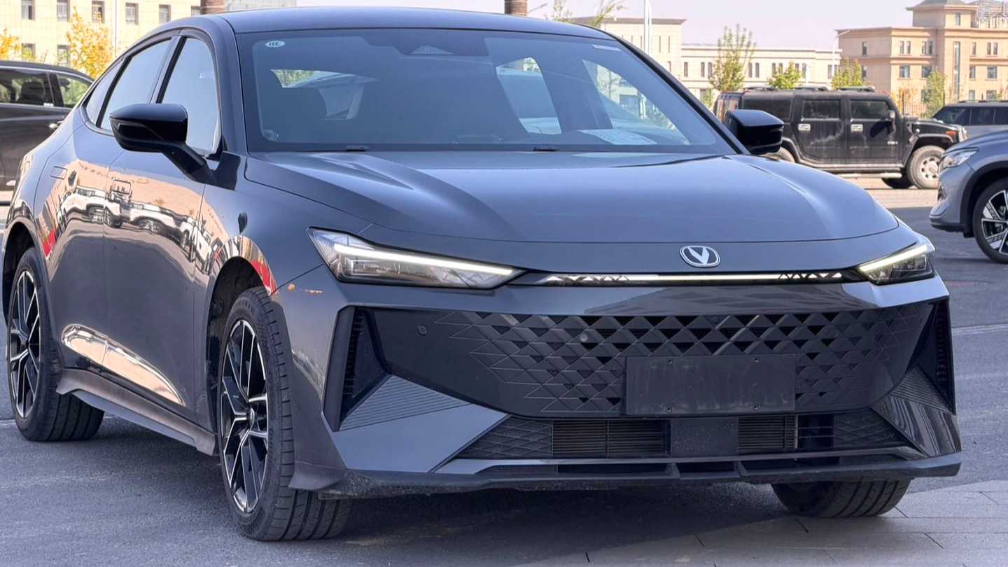 Changan 2024 UNI-V iDD‌ Blue Whale Intelligent Electric iDD 136km Smart Prestige Type