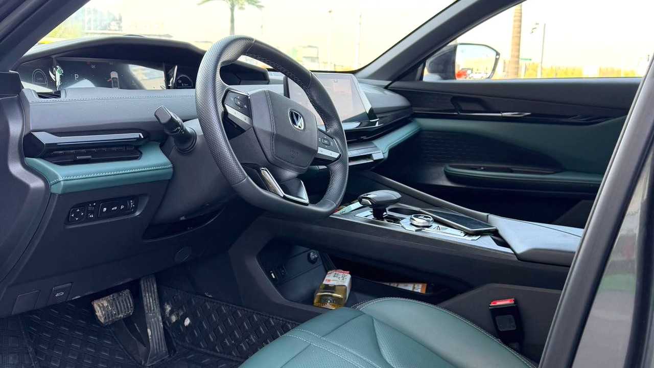 Changan 2024 UNI-V iDD‌ Blue Whale Intelligent Electric iDD 136km Smart Prestige Type