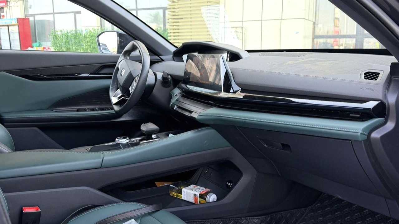 Changan 2024 UNI-V iDD‌ Blue Whale Intelligent Electric iDD 136km Smart Prestige Type