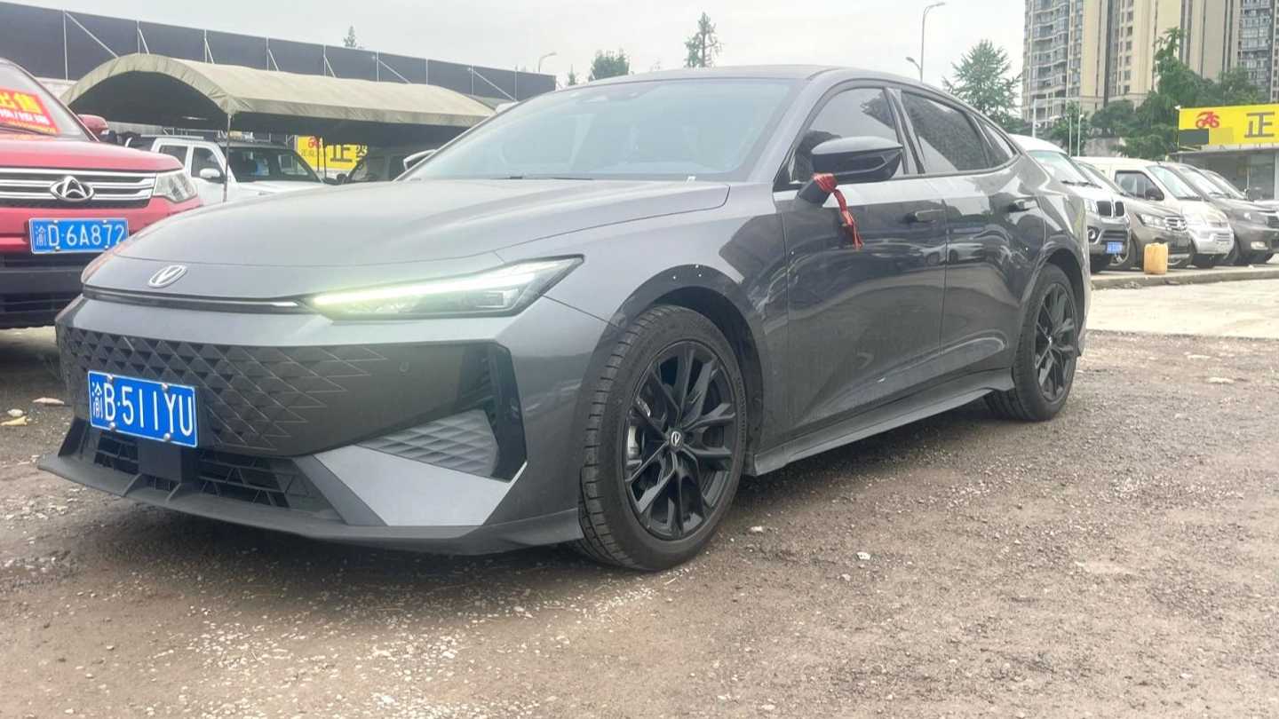 Changan UNI-V 2025 1.5T 500Bar Luxury Sports Type