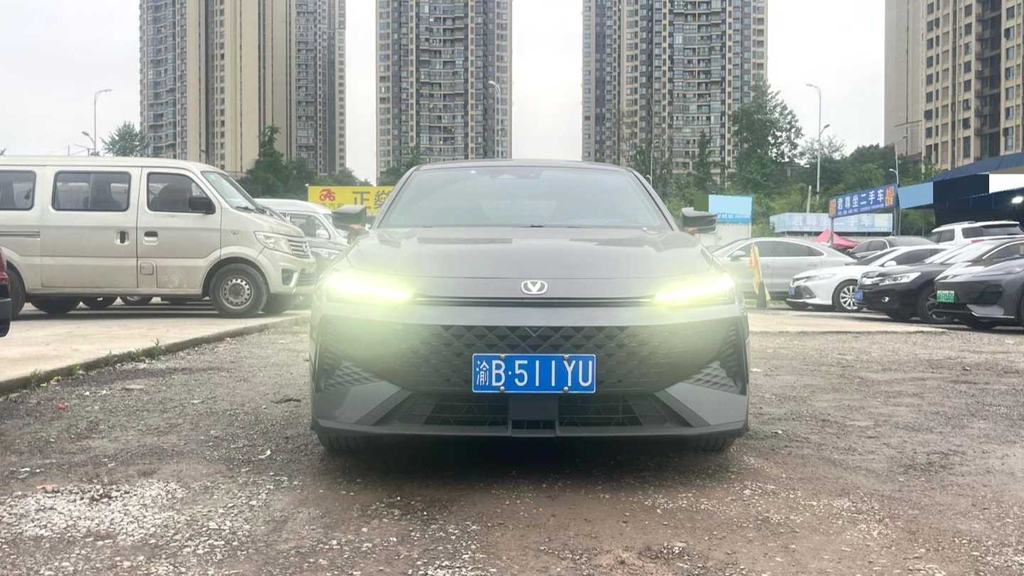 Changan UNI-V 2025 1.5T 500Bar Luxury Sports Type