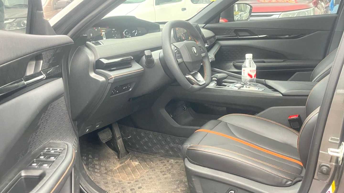 Changan UNI-V 2025 1.5T 500Bar Luxury Sports Type