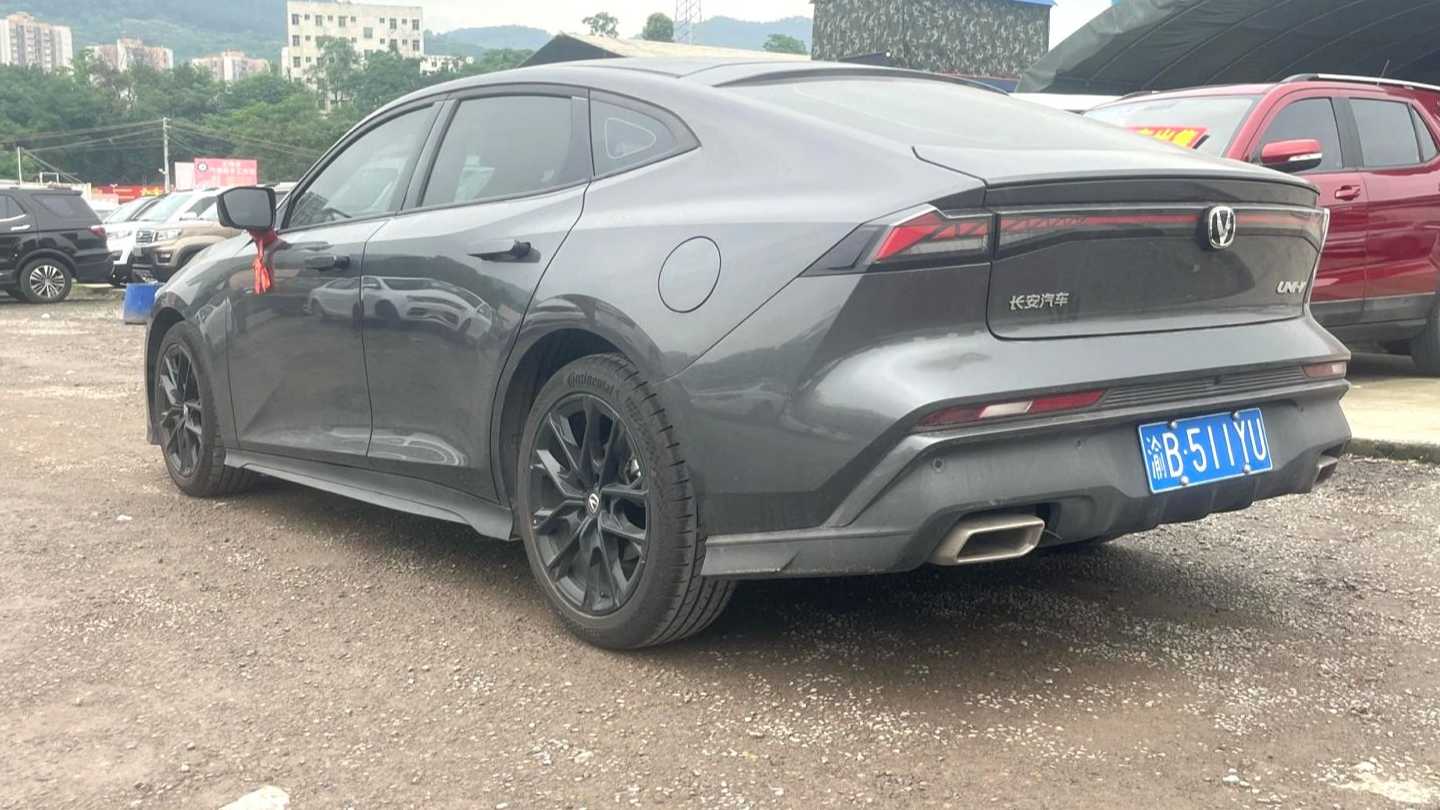Changan UNI-V 2025 1.5T 500Bar Luxury Sports Type
