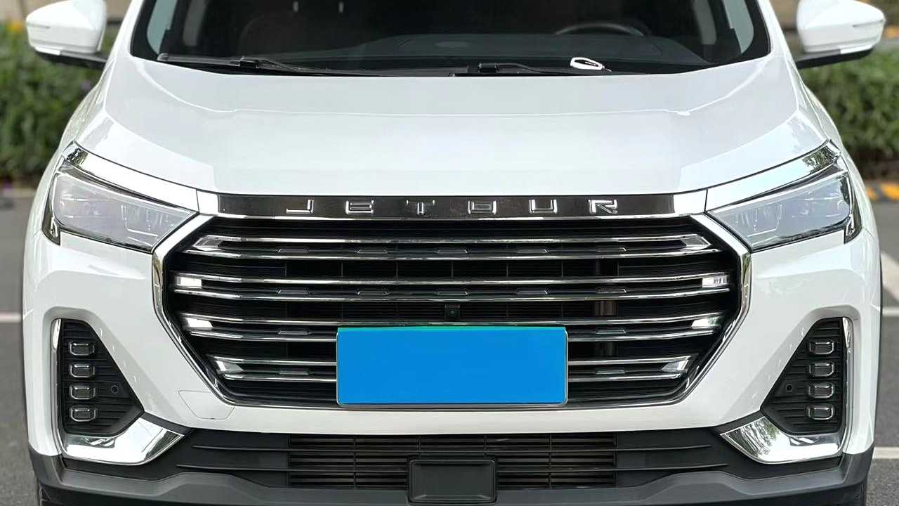 JETOUR X90 PLUS 2023 1.6TD DCT Villa 7 Blocks