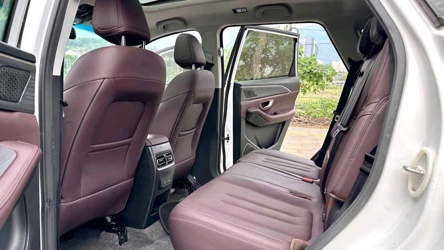 JETOUR X90 PLUS 2024 1.6TD DCT Family Fun Edition 7-seater