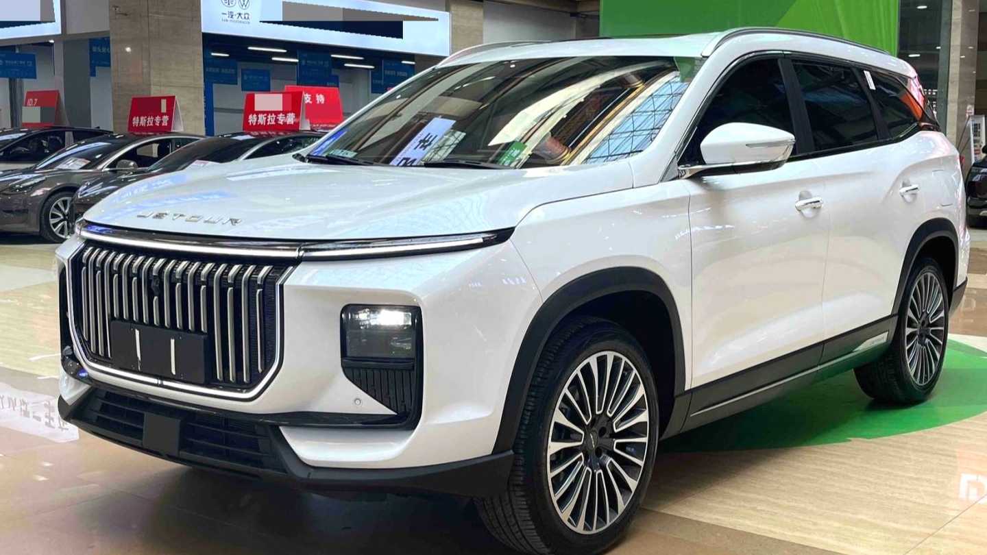 JETOUR X90 C-DM 2025 Deluxe Edition 7-seater