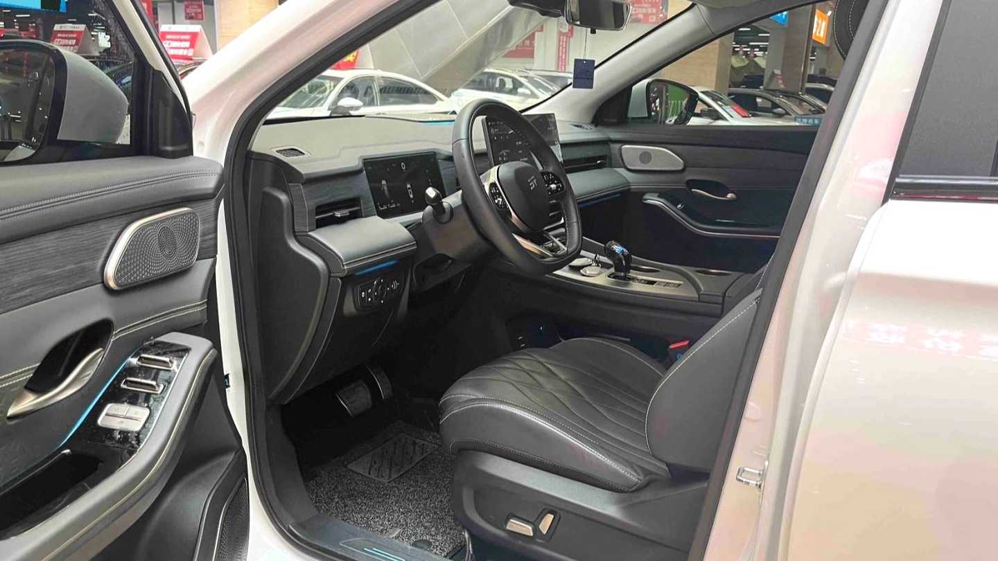 JETOUR X90 C-DM 2025 Deluxe Edition 7-seater