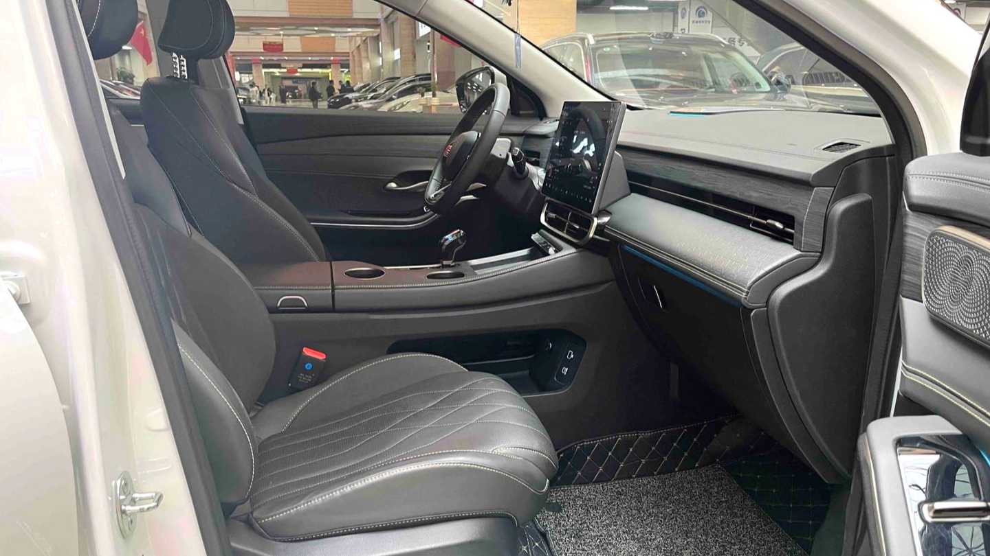 JETOUR X90 C-DM 2025 Deluxe Edition 7-seater