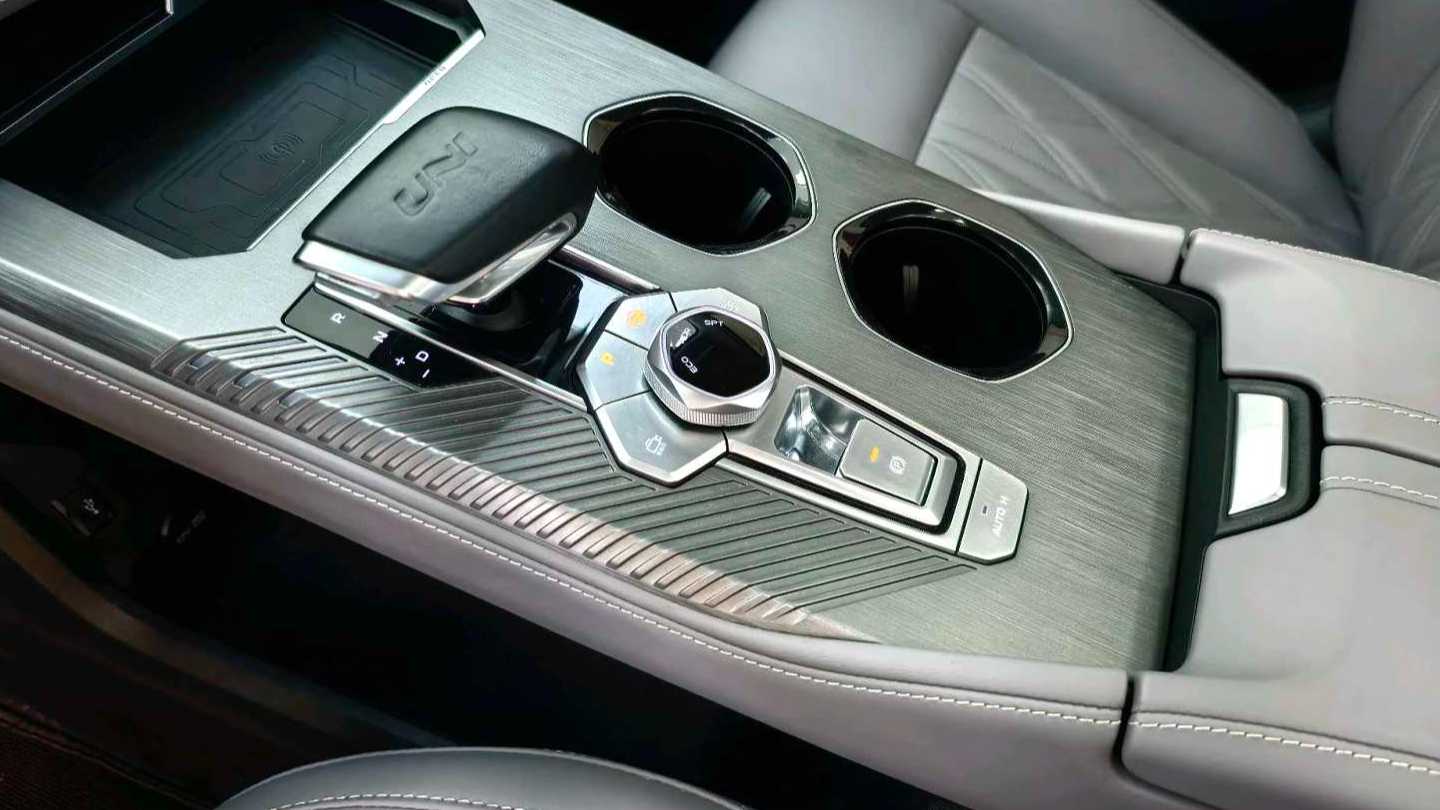 Changan UNI-K 2023 2.0T two wheel drive Yueling model