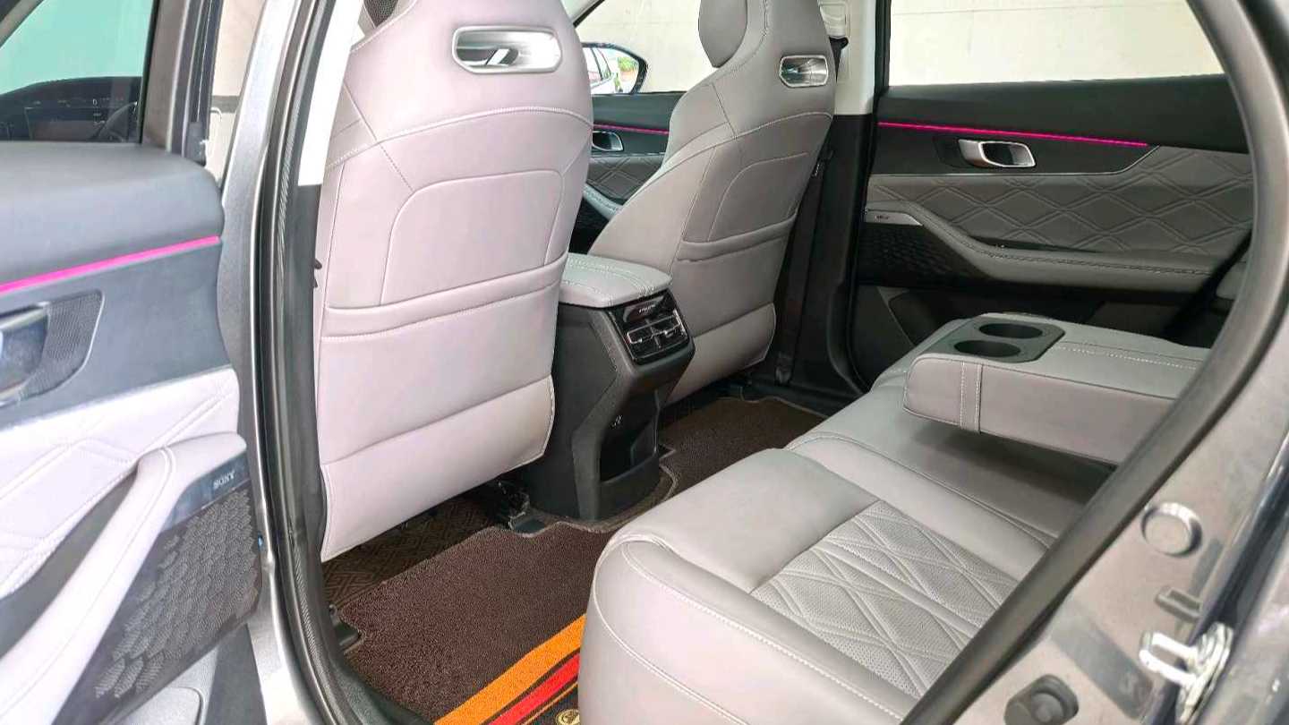 Changan UNI-K 2023 2.0T two wheel drive Yueling model
