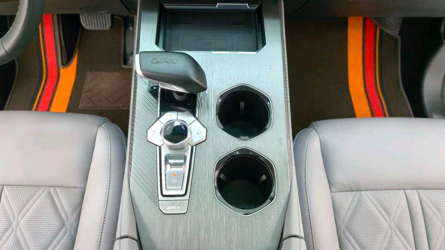 Changan UNI-K 2023 2.0T two wheel drive Yueling model