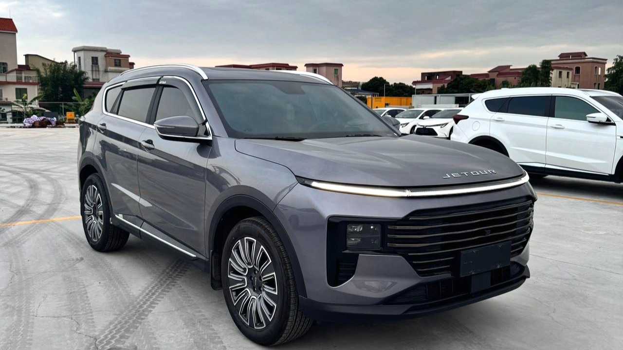 JETOUR X70 PLUS 2025 1.5T Luxury Pengpai Edition 5-seater