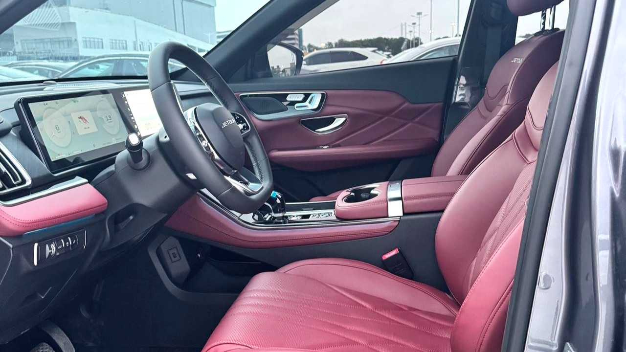 JETOUR X70 PLUS 2025 1.5T Luxury Pengpai Edition 5-seater