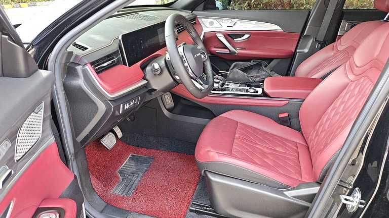 JETOUR X70 PLUS 2023 1.6T DCT Strongman PLUS 5-seater