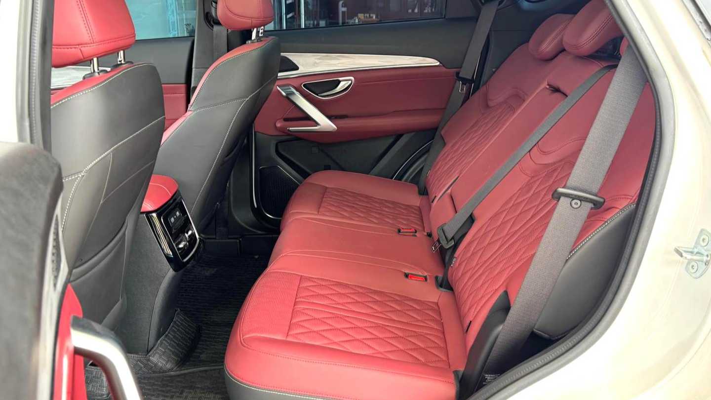 JETOUR X70 PLUS 2023 1.5T DCT Hero PLUS 5-seater