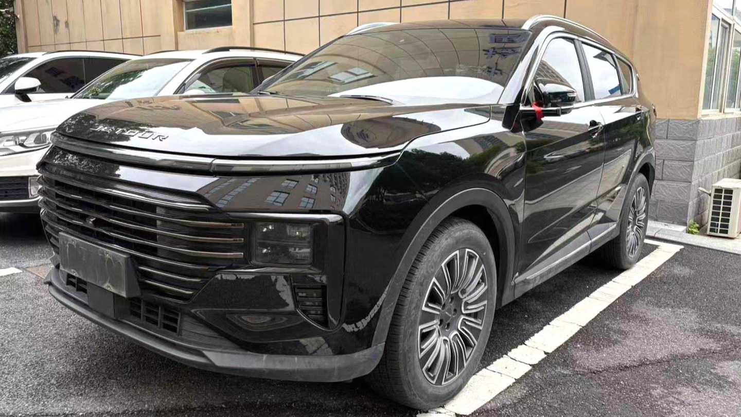 JETOUR X70 PLUS 2025 1.5T DCT Luxury 7-seater
