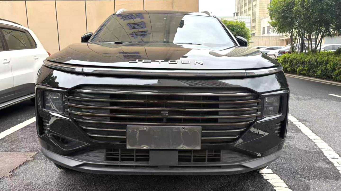 JETOUR X70 PLUS 2025 1.5T DCT Luxury 7-seater
