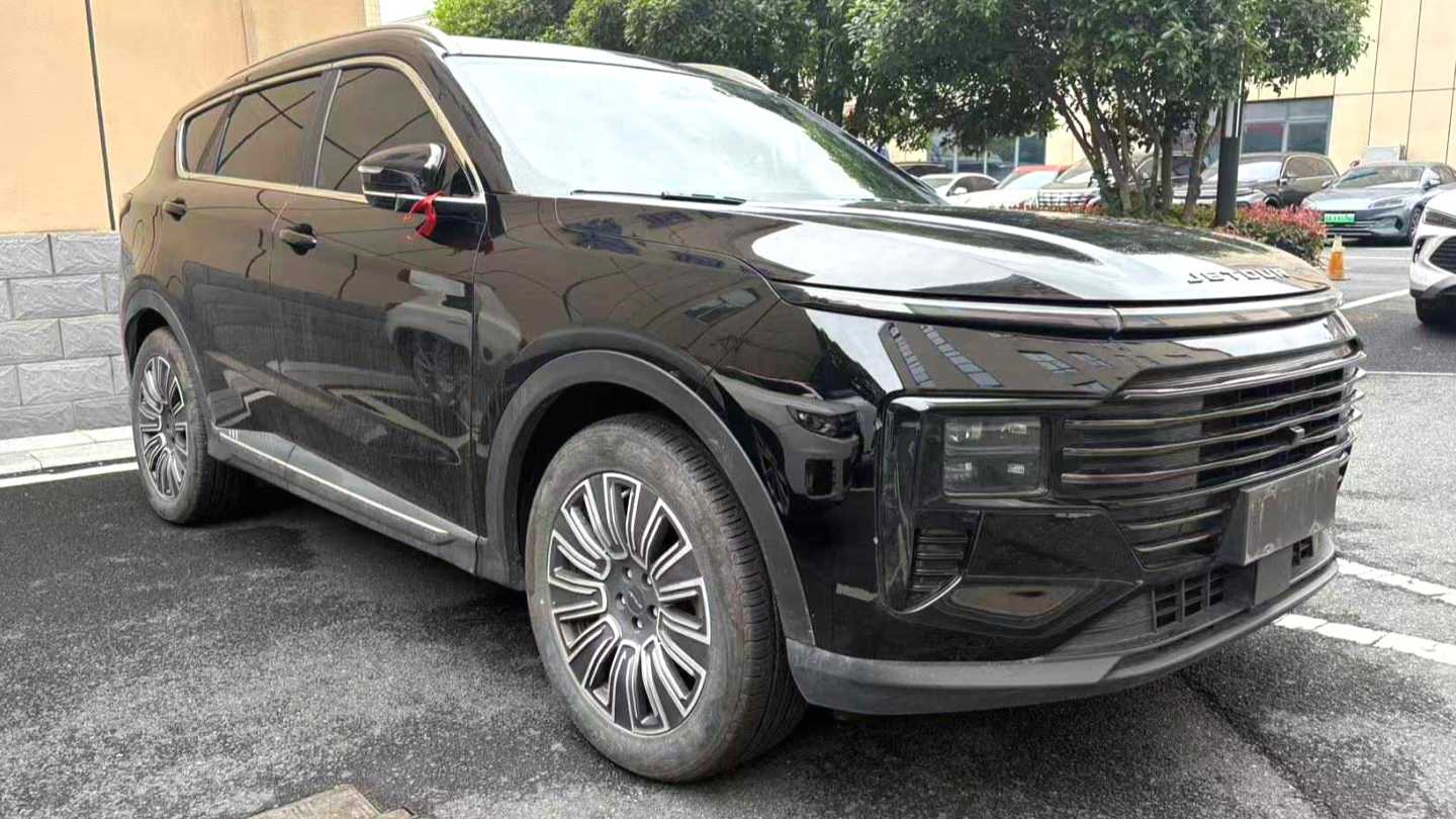 JETOUR X70 PLUS 2025 1.5T DCT Luxury 7-seater