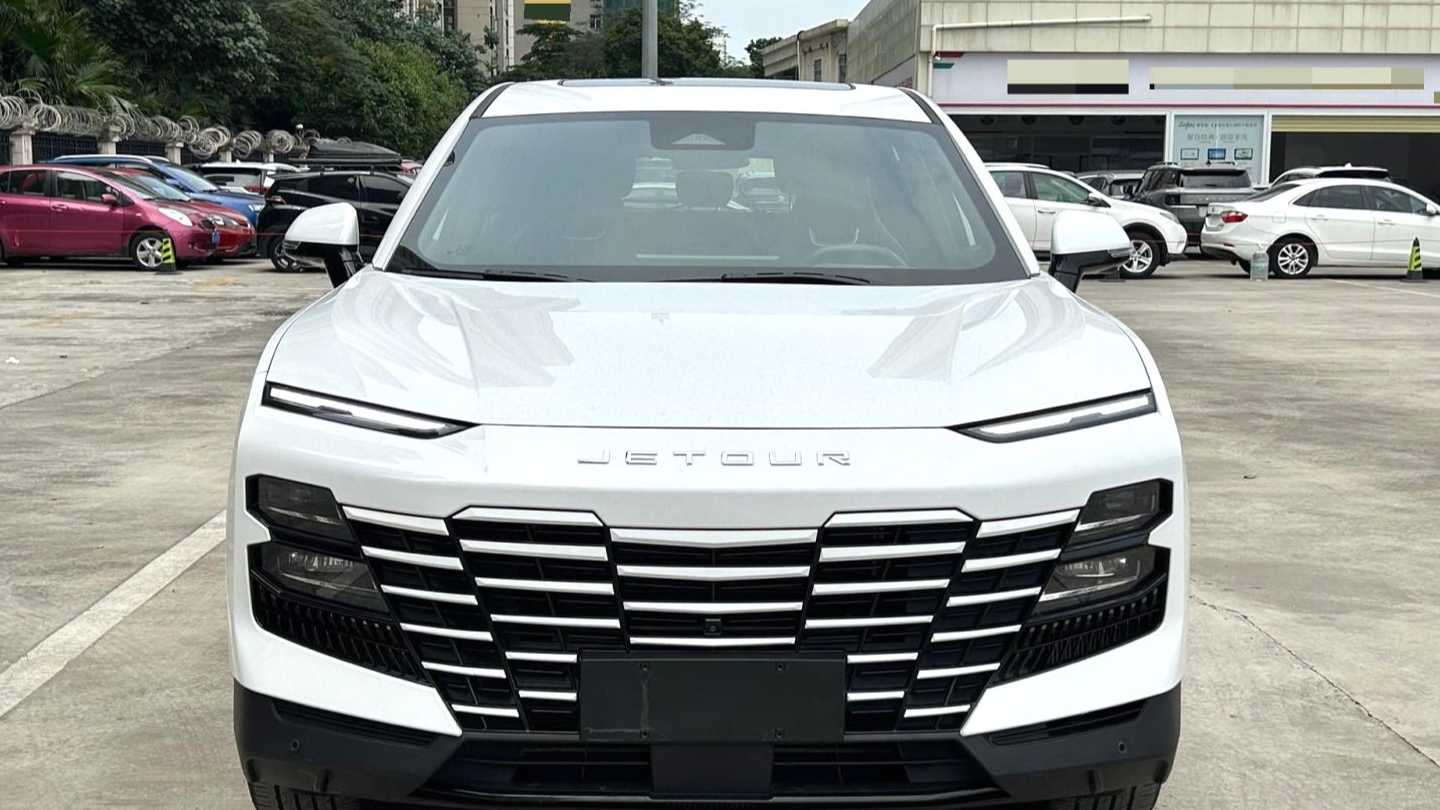 JETOUR DASHING i-DM 2023 1.5T DHT Lightning
