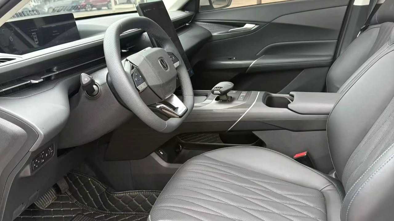 Changan EADO 2025 Blue Whale 1.5T 500Bar Flagship Model