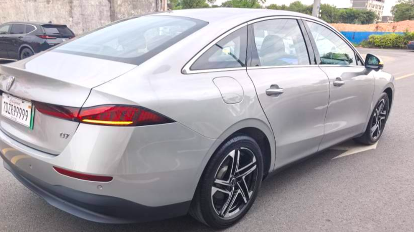 ROEWE D7 2023 DMH 125km Flagship Edition