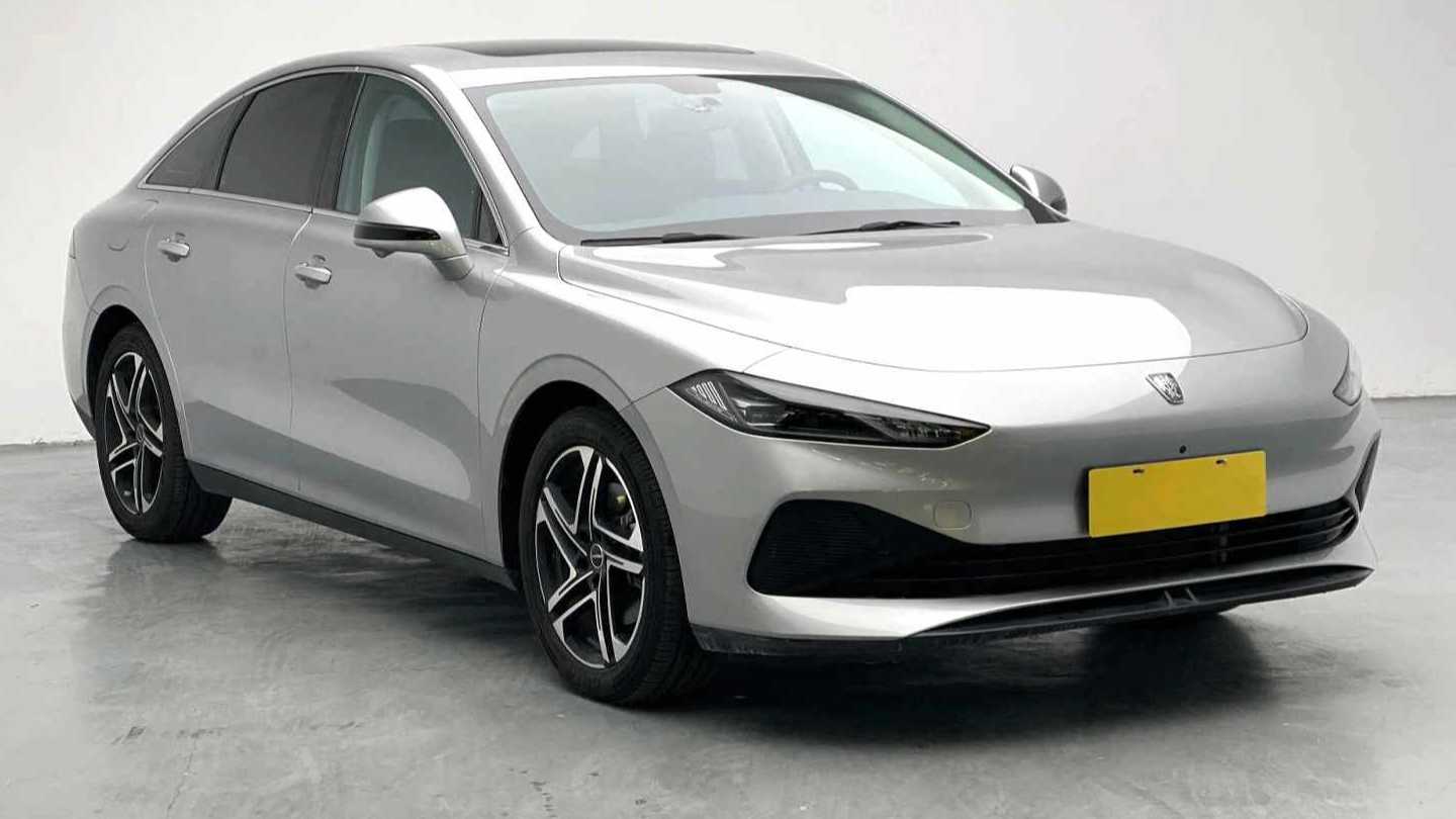 ROEWE D7 2023 DMH 125km Excellence Edition