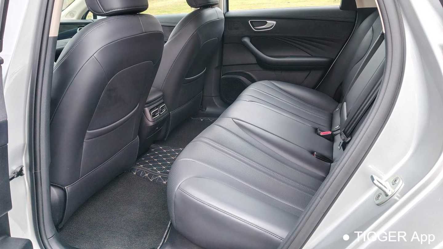 ROEWE D7 2025 DMH 125km World Champion Excellence Edition