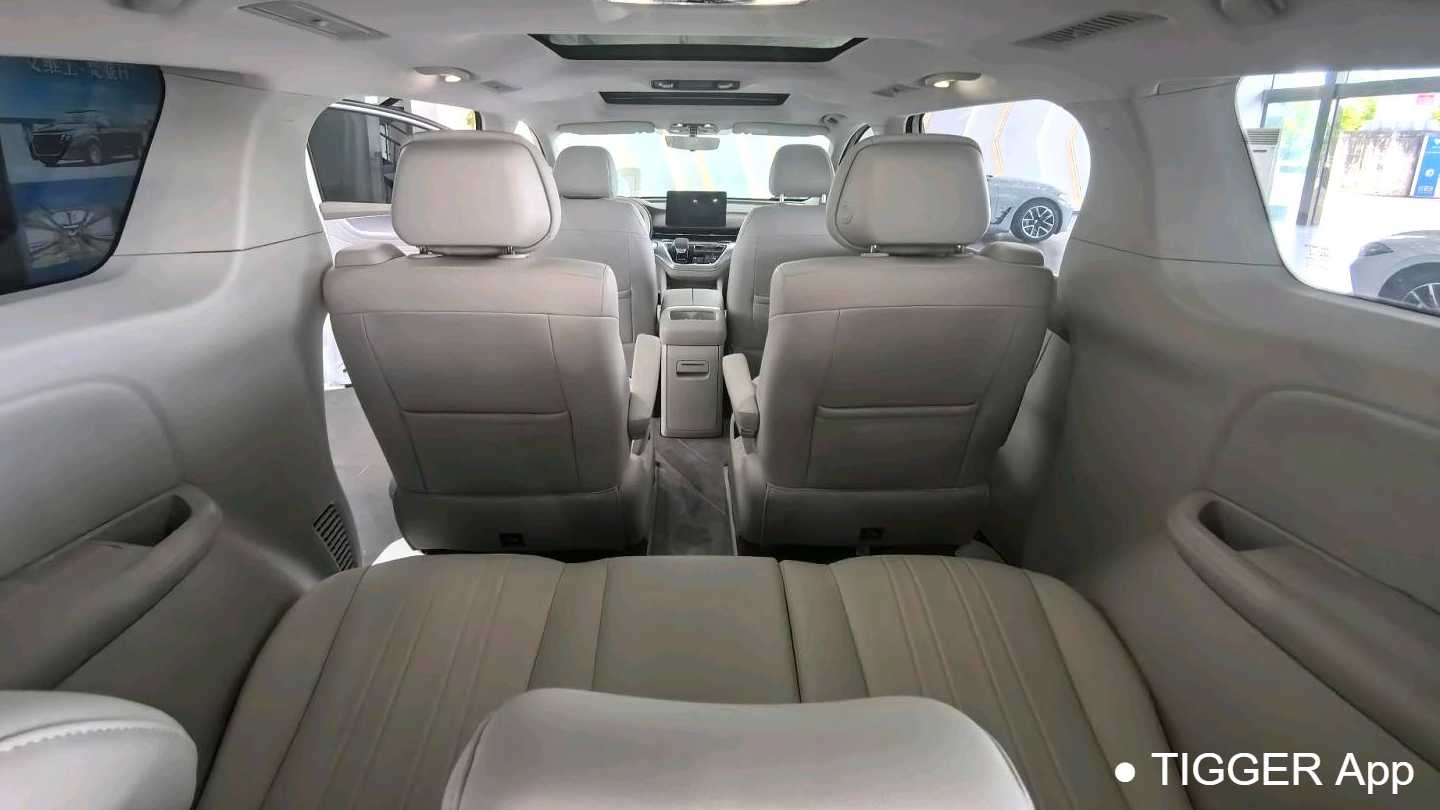 ROEWE iMAX8 2025 1.5T DMH Land Premium Edition
