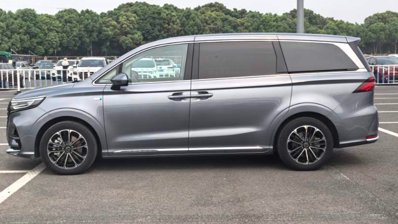 ROEWE iMAX8 2022 400TGI Flagship Edition