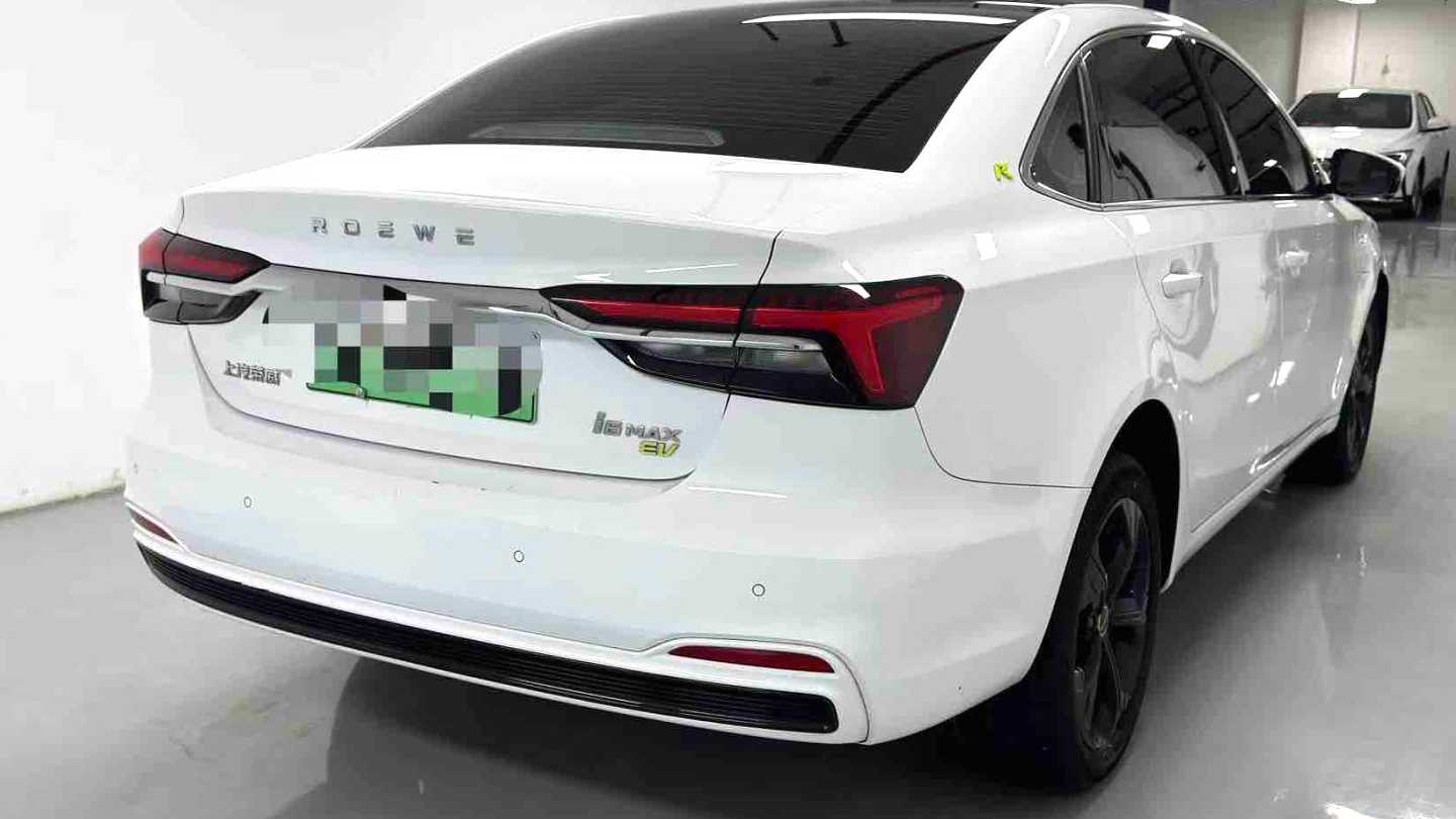 ROEWE i6 MAX 2022 EV 600 Skyroof Premium Edition