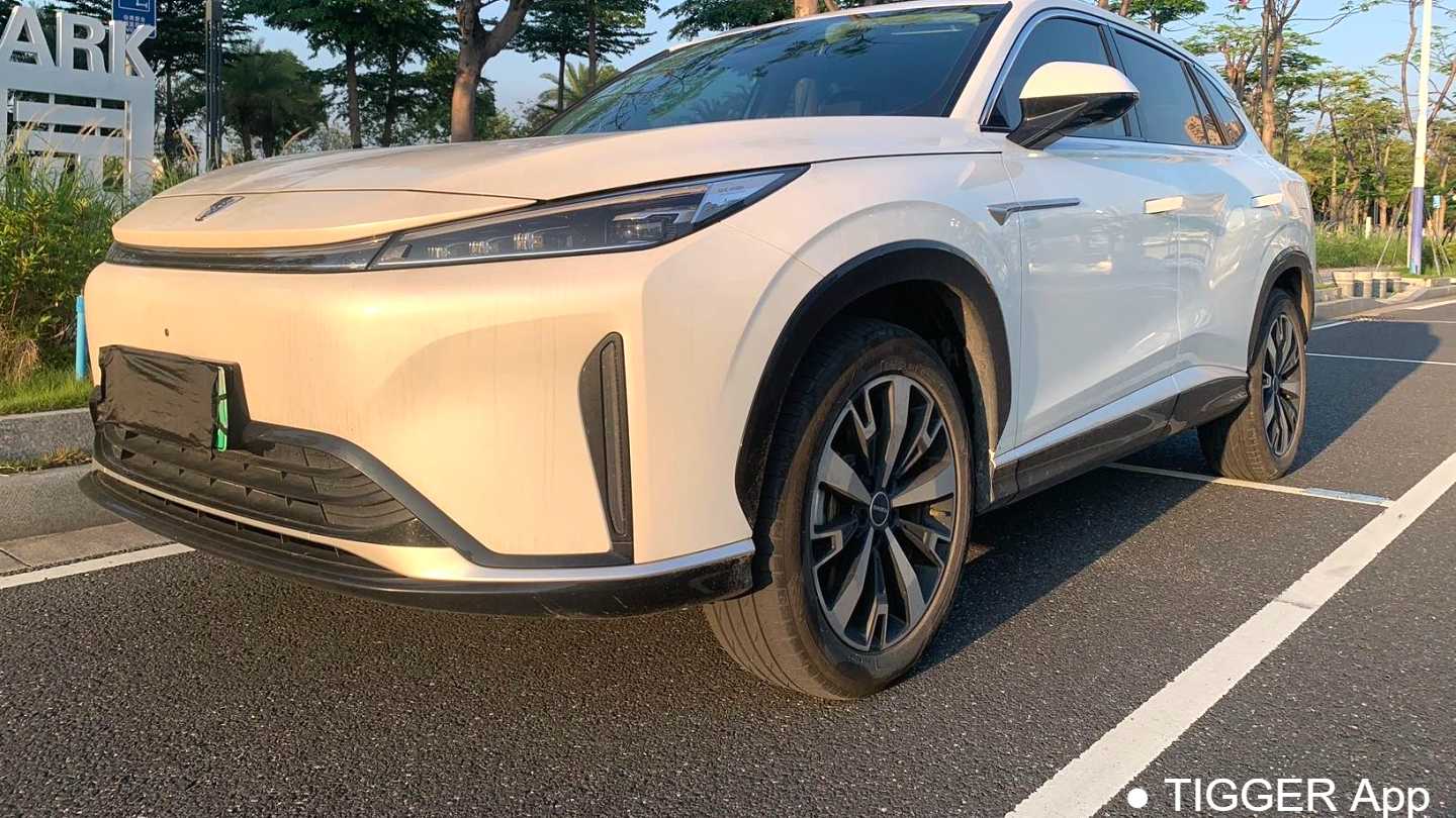 ROEWE D5X DMH 2024 135 Technology Edition