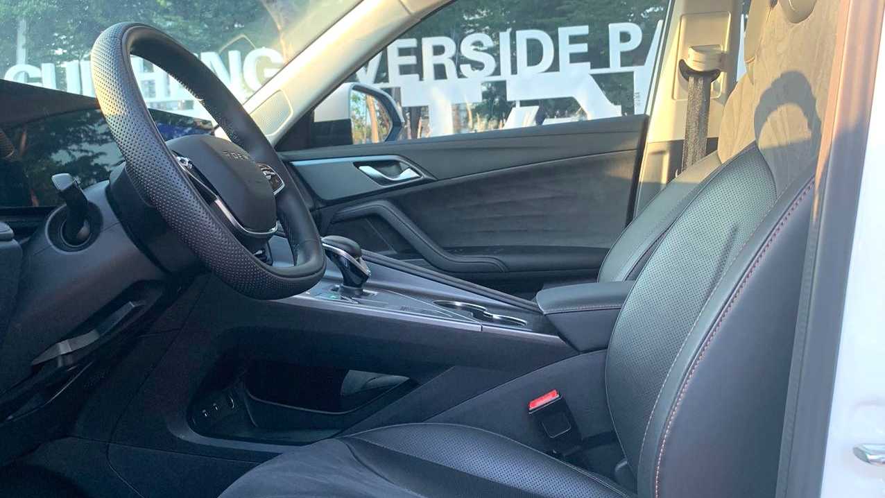 ROEWE D5X DMH 2024 135 Technology Edition