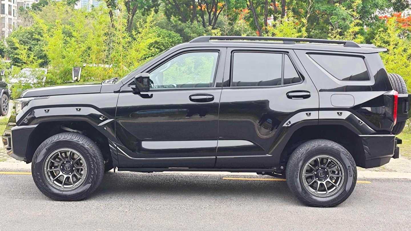 TANK 400 2023 Hi4-T Superpower Edition
