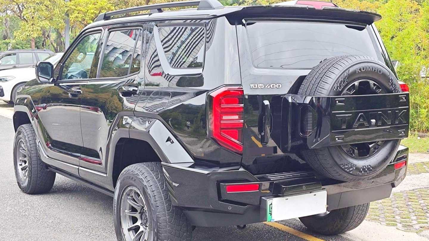 TANK 400 2023 Hi4-T Superpower Edition