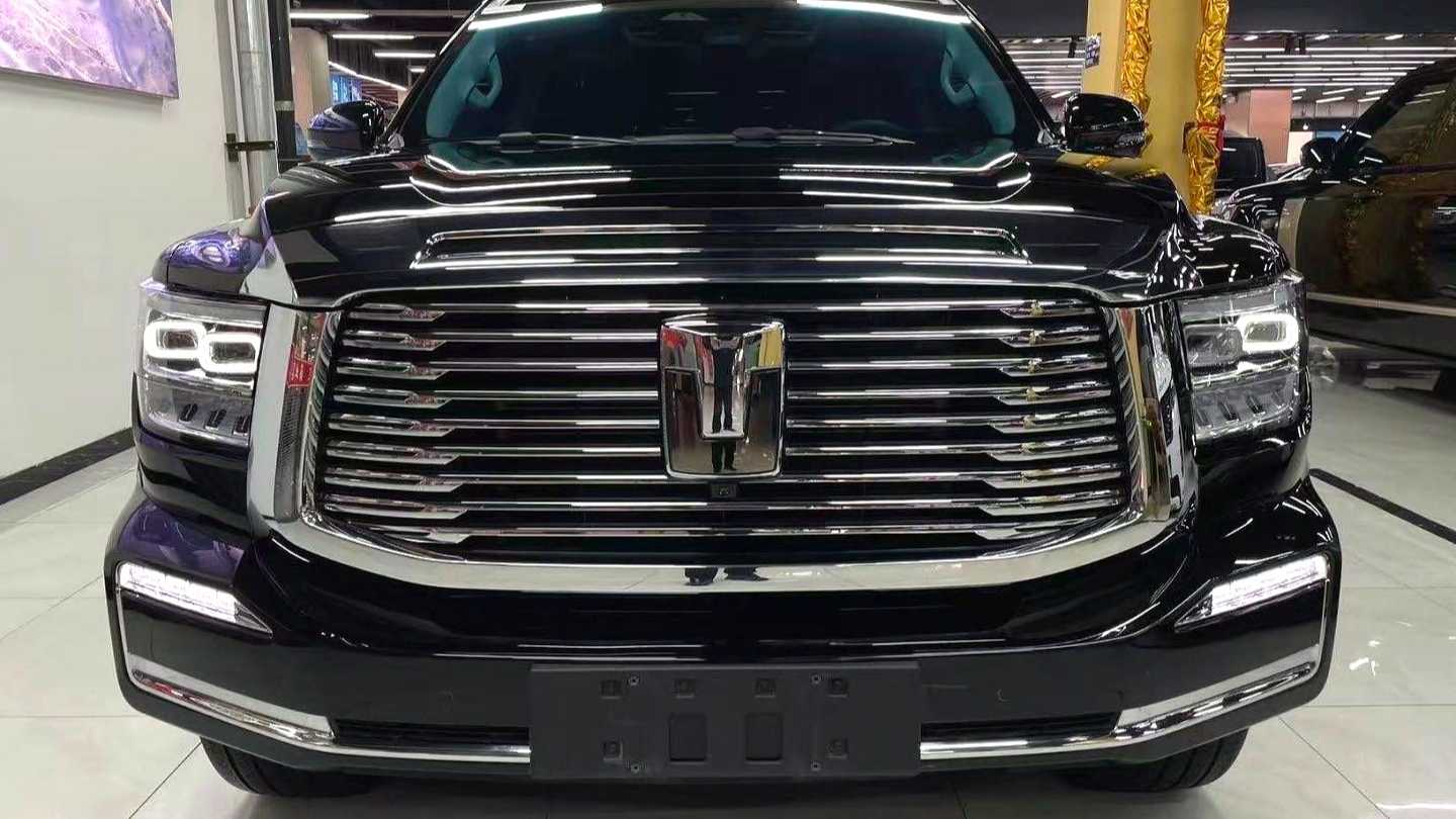 TANK 500 2024 Hi4-T Black Knight Edition
