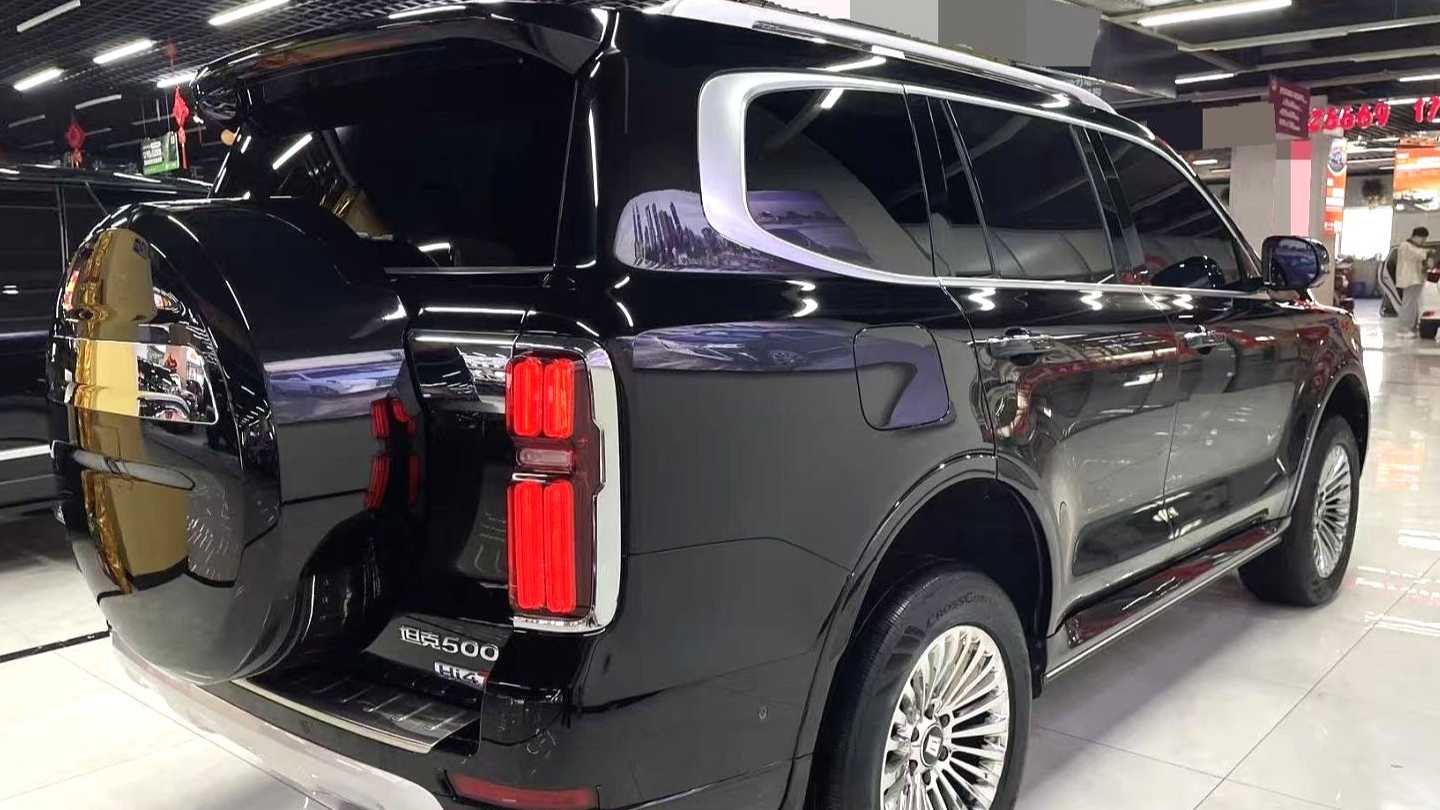 TANK 500 2024 Hi4-T Black Knight Edition