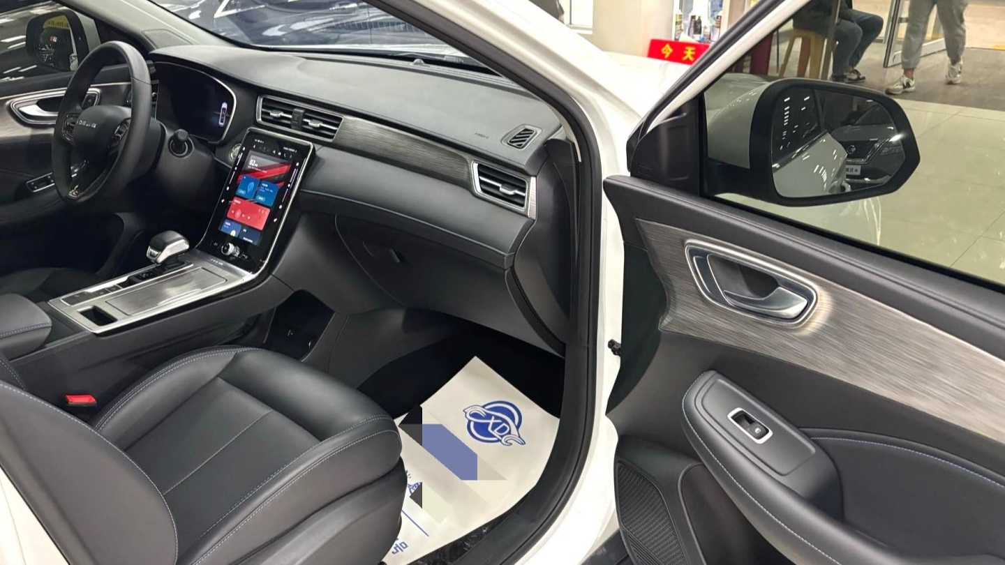 ROEWE RX5 2023 PLUS 330TGI Automatic Trending Smart Edition