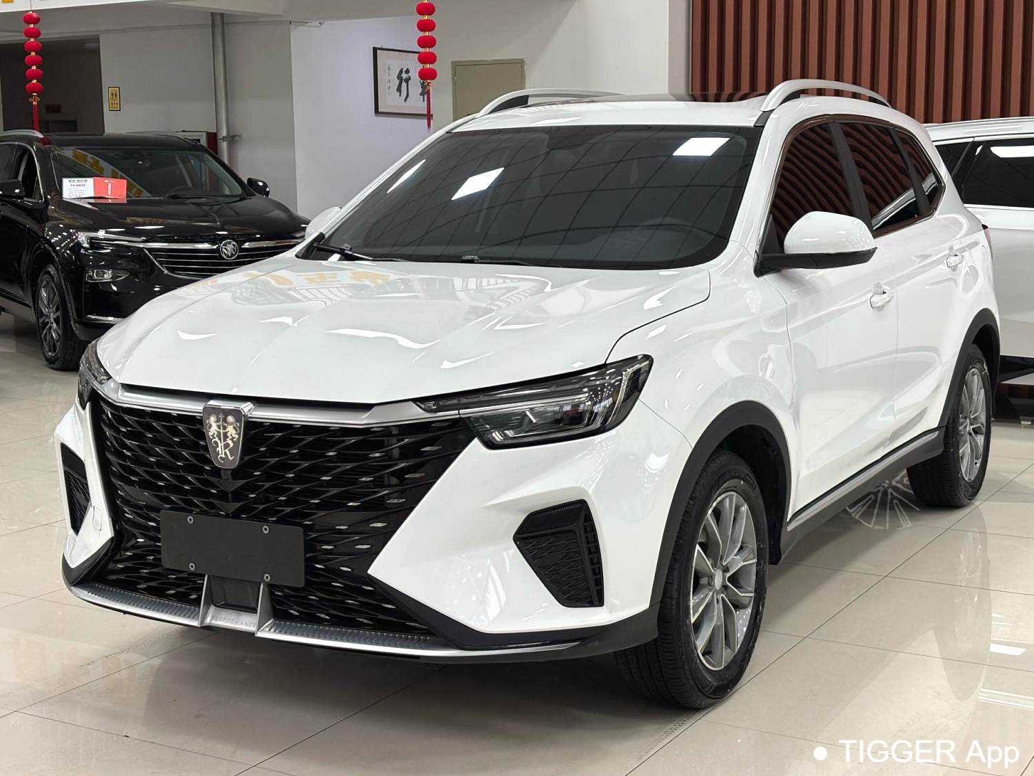 Подержанный ROEWE RX5 2023 PLUS 330TGI Automatic Trending Smart Edition