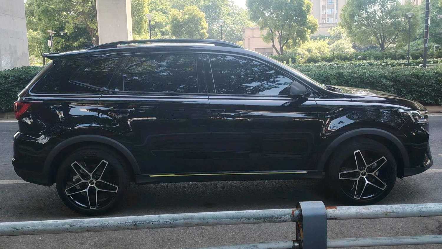 ROEWE RX5 2023 PLUS 330TGI Automatic Trending Intelligent Edition