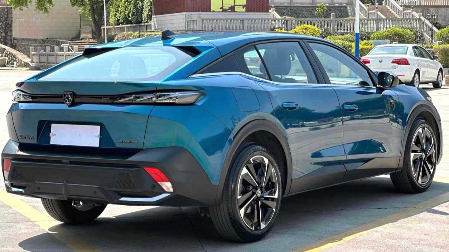 PEUGEOT 408X 2023 Boundless version