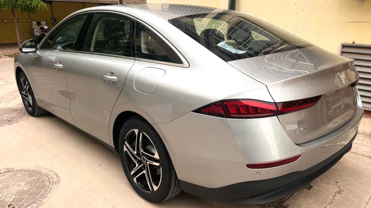 ROEWE D7 2023 DMH 125km Flagship Edition